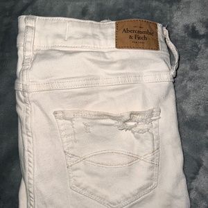 Abercrombie & Fitch White ripped skinny jeans, size 26